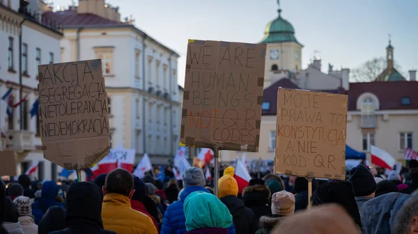 Polska 2022 Aktywiści Protestujący Przeciwko Szczepieniom Przeciw Segregacji Sanitarnej Koronawirusom — Zdjęcie stockowe