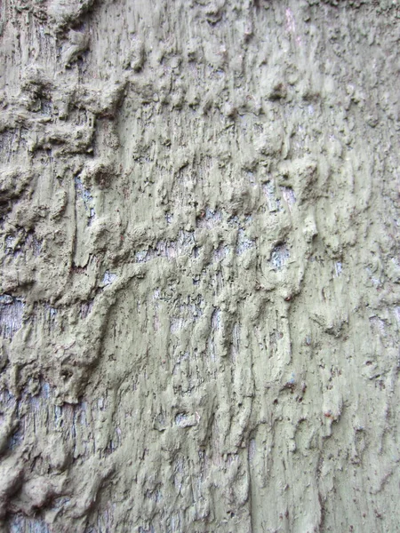 古い塗料の層を削除することなく 行に長年にわたって塗装された古い建物の壁 表面の異常なバンプは興味深いパターンを作成します — ストック写真