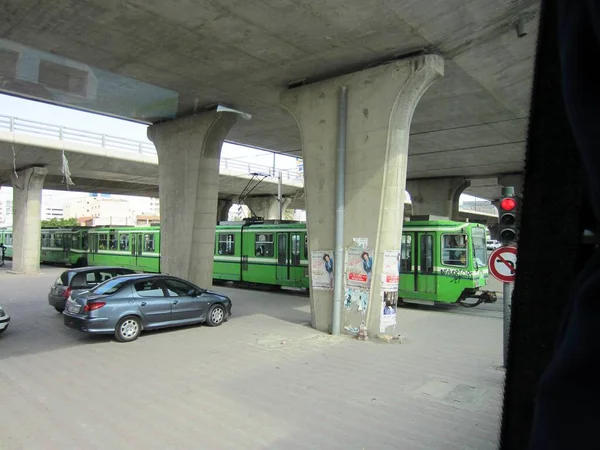 Tunis Tunisko Červenec2013 Podzemní Metro Silnice Pod Mostem Automobilové Křižovatky — Stock fotografie