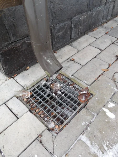 Elements Storm Sewer Roof Drain Pipe Water Intake Well Metal — Stockfoto