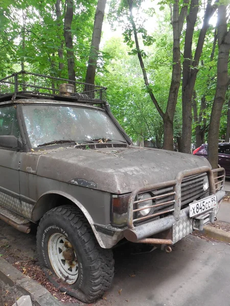 Moscú Rusia Julio 2021 Jeep Modernizado Oxidado Muy Viejo Land —  Fotos de Stock