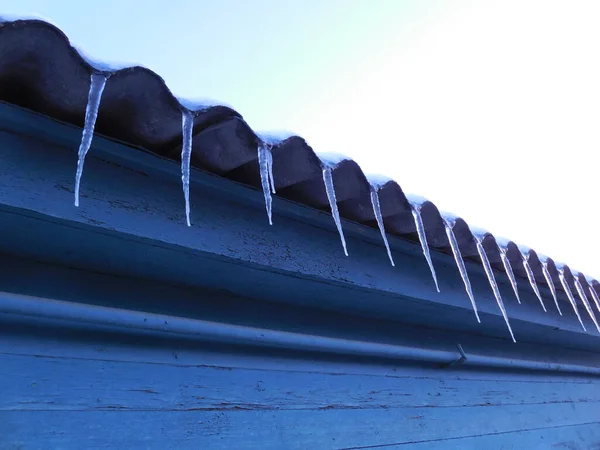 Lot Sharp Icicles Spring Sunny Weather Edge Roof Made Old — Stock Photo, Image