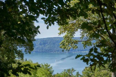 Göl manzarası çok güzel.
