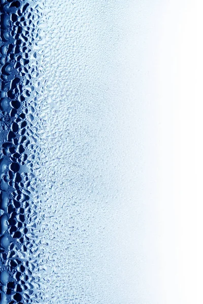 Camın üzerine siyah çiy damlaları, açık arkaplan