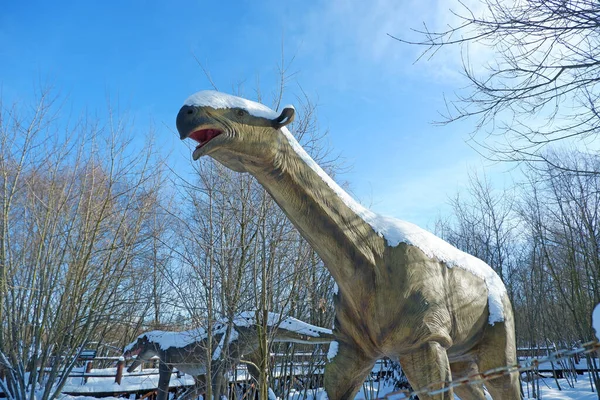 Reconstrução Lifesize Dinossauro Gigante Parque Inverno — Fotografia de Stock