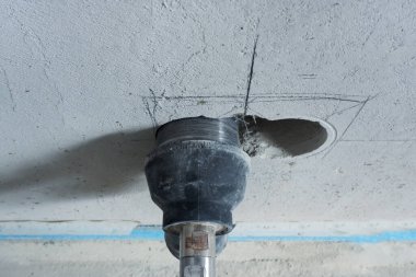 Matkap zımba. Punch delik. Yiv açma için bir araç. Yere vur. Kırık Beton