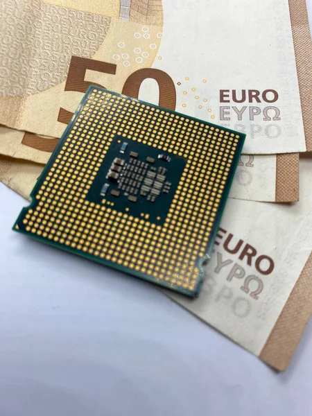 Close Microprocessor Euro Notes Selective Focus Foreground — Stock Photo, Image