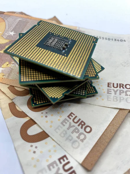 Close Cpu Microprocessor Chips Euro Banknotes Selective Focus Foreground —  Fotos de Stock