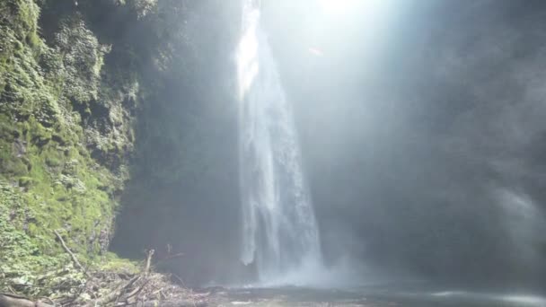 Hermosa Bali Nungnung Cascada Río Bosque Cámara Lenta — Vídeos de Stock