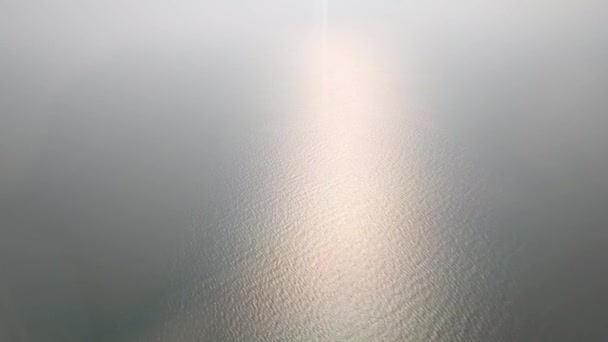 Fliegen Über Ozean Meer Sonne Reflexion — Stockvideo