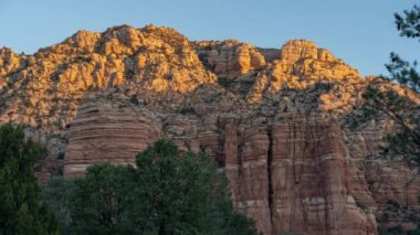 Sedona, Arizona Çölü - Görkemli Kızıl Kaya Sahnesi, Buttes, Dik Kanyon Duvarları