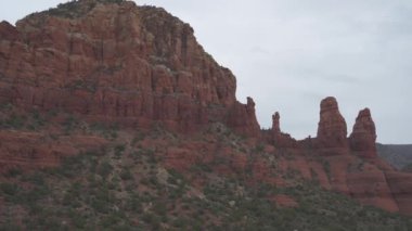 Sedona, Arizona Çölü - Görkemli Kızıl Kaya Sahnesi, Buttes, Dik Kanyon Duvarları