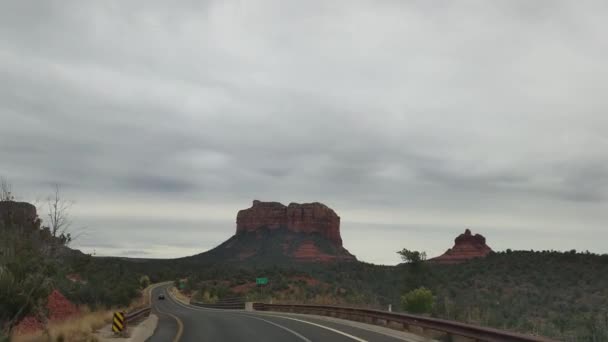 Sedona Arizona Wüstenfahrt Majestätischen Roten Felsen Buttes Steilen Canyonwänden — Stockvideo