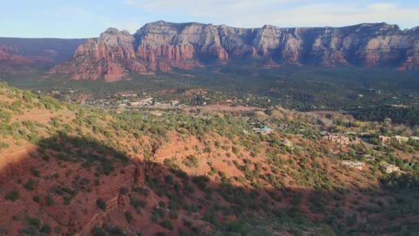 Desierto Sedona Arizona Majestuoso Paisaje Roca Roja Buttes Paredes Empinadas — Vídeo de stock