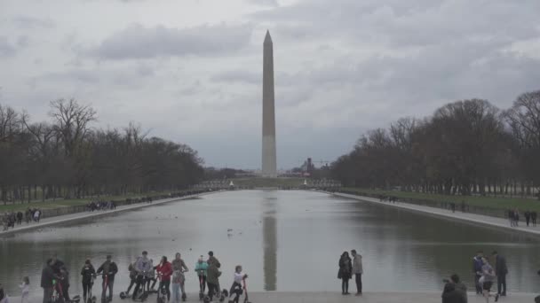 Washington Usa Washington Monument Crowd Tourists Cloudy Day — Video Stock