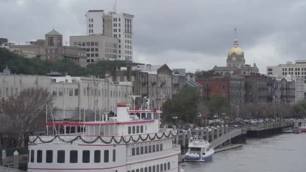 Savannah Georgia Usa Busy Tourists Waterfront River Street Cruise Ship — стокове відео