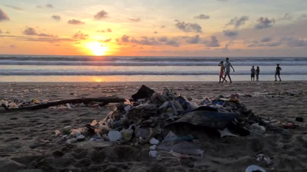 Bali Indonesia Very Dirty Beach Tons Trash Garbage Waste Seashore — Stockvideo