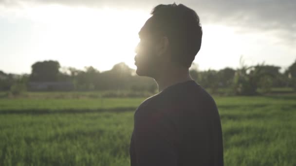 Portrait Asian Indonesian Male Hopeful Thoughtful Confident Face Illuminated Sun — Video Stock
