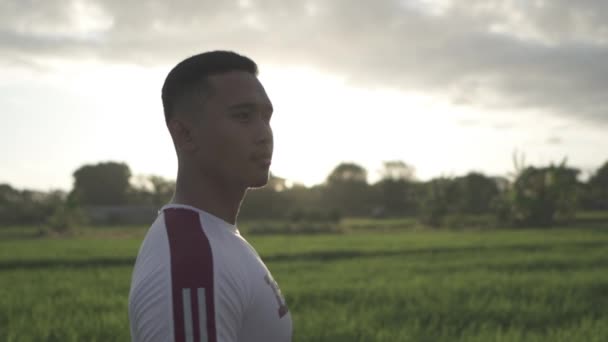 Portrait Asian Indonesian Male Hopeful Thoughtful Confident Face Illuminated Sun — Stock video