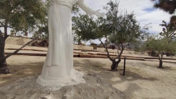ユッカ バレー カリフォルニア州 アメリカ 砂漠のキリスト公園 彫刻と画像キリストの人生と教えのシーンを描いた — ストック動画