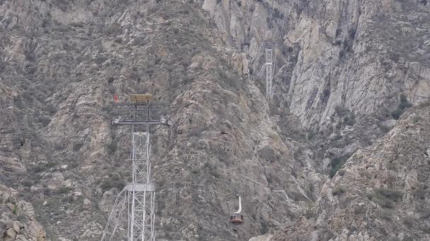 캘리포니아주 스프링 코아첼라 계곡에서 봉까지 이르는 캐니언에 건설되었다 — 비디오