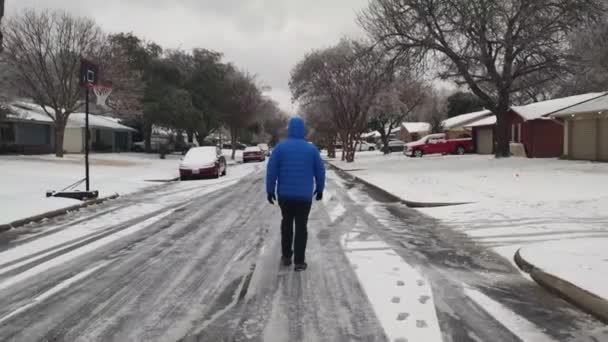 理查森 得克萨斯州达拉斯市 2022年2月3日 冰雪消融后的Icy Road Street — 图库视频影像