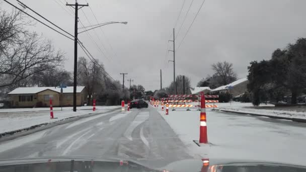 理查森 得克萨斯州达拉斯市 2022年2月3日 冰雪消融后的Icy Road Street — 图库视频影像