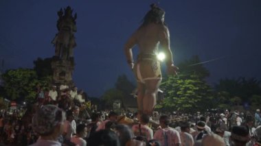 Bali, Endonezya - 2 Mart 2022: Hindu Balili Ogoh Ogoh Geçit Töreni Dev Kukla Festivali Nyepi Sessizlik Günü öncesi