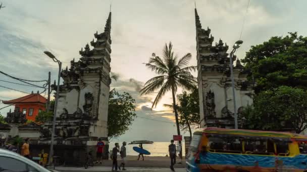 Bali Endonezya Kuta Beach Gate International Günbatımında Covid Salgınından Sonra — Stok video