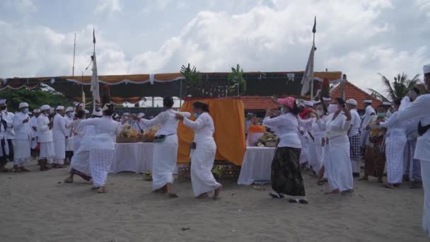Bali Indonesien Hindu Balinesische Melasti Zeremonie Strand Vor Dem Tag — Stockvideo