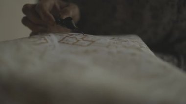 Yogyakarta, Endonezya - Geleneksel El Yapımı Batik Sürecini Kapat