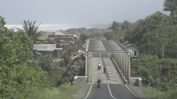 Garut West Java Indonesia Γέφυρα Road Και Ωκεανό Στο Παρασκήνιο — Αρχείο Βίντεο