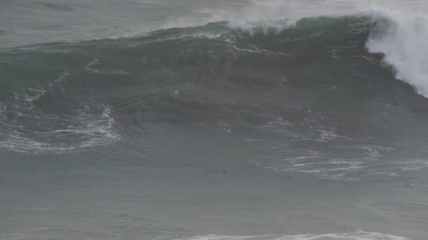 Slow Motion Close Giant Big Waves Wave Ocean Beach West — стоковое видео