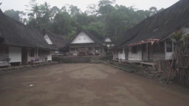 Kampung Naga, Endonezya - Geleneksel Evler, Güzel Doğal Arazi, gür Yeşil Pirinç Tarlaları