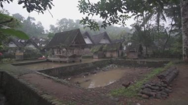 Kampung Naga, Endonezya - Geleneksel Evler, Güzel Doğal Arazi, gür Yeşil Pirinç Tarlaları