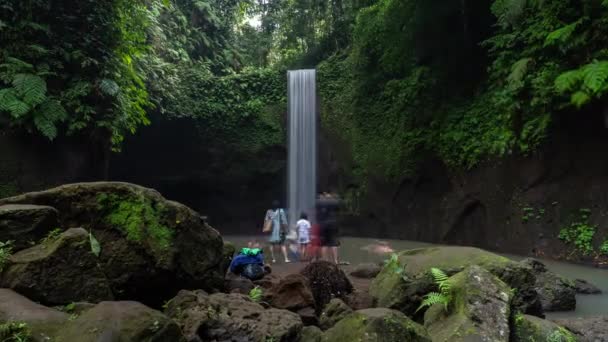 Bali Indonésia Time Lapse Crowd Tibumana Hidden Waterfall Bali Tourism — Vídeo de Stock