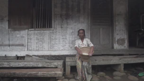 Kampung Naga Indonesien Porträtt Byn Indonesiska Gamla Kvinna Vänlig Leende — Stockvideo