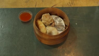 Sıcak Çin yemeği Dimsum Dum Sum Mantı Tabakları