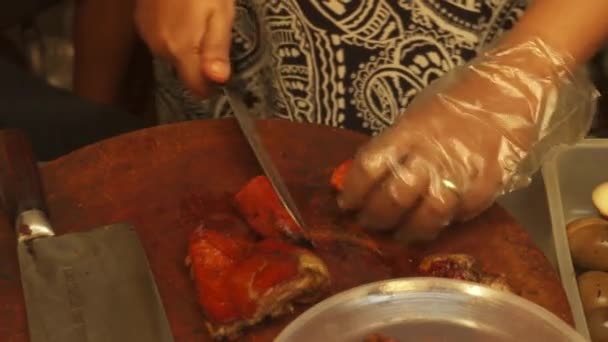 Κοπή Κοπής Βοείου Κρέατος Κοτόπουλο Πάπιας Χοιρινό Χρησιμοποιώντας Μαχαίρι — Αρχείο Βίντεο
