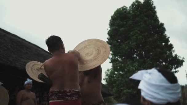 Bali Indonesien Juni 2022 Perang Pandan Mekare Kare Traditionell Krigskamp — Stockvideo