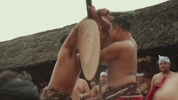 Bali Indonesia June 2022 Perang Pandan Mekare Kare Traditional War — Stockvideo