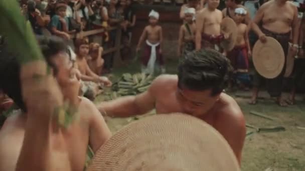 Bali Indonésie Června 2022 Perang Pandan Mekare Kare Traditional War — Stock video