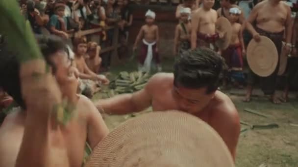 Bali Indonesia June 2022 Perang Pandan Mekare Kare Traditional War — Stockvideo