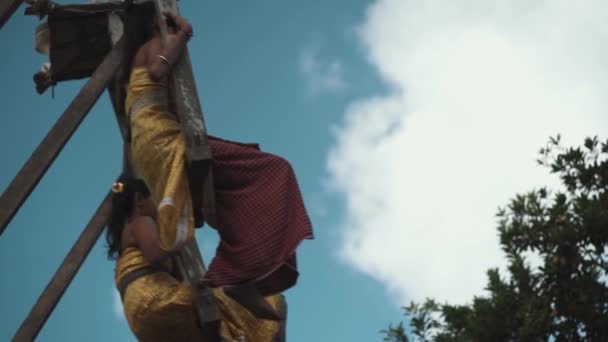 Bali Indonesien Juni 2022 Frauen Reiten Ayunan Meayunan Traditionelle Schaukelprozession — Stockvideo