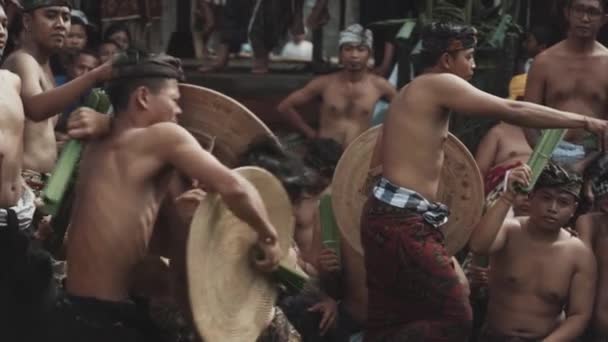 Bali Indonésie Června 2022 Perang Pandan Mekare Kare Traditional War — Stock video