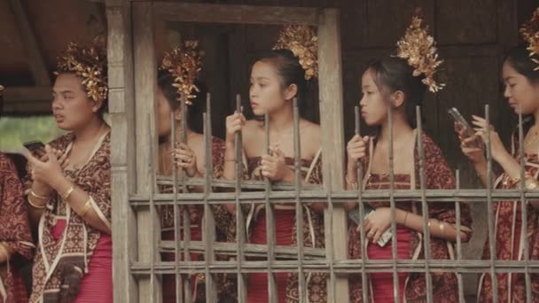 Bali Indonézia Június 2022 Tenganan Village Women Beautiful Gringsing Woth — Stock videók