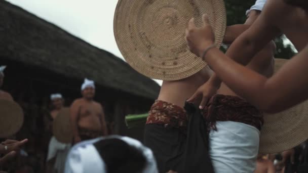 Бали Индонезия Июня 2022 Года Perang Pandan Mekare Kare Традиционная — стоковое видео
