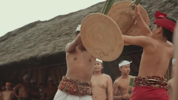 Bali Indonesien Juni 2022 Perang Pandan Mekare Kare Traditionell Krigskamp — Stockvideo