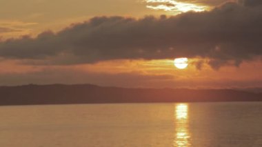 Pangandaran Doğu Sahili, Batı Java, Endonezya 'da Güzel Huzurlu Gün Doğumu