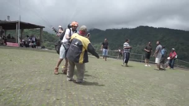 Parapente Recreativo Competitivo Aventura Esporte Parapentes Voadores Hilltop Puncak Cisarua — Vídeo de Stock